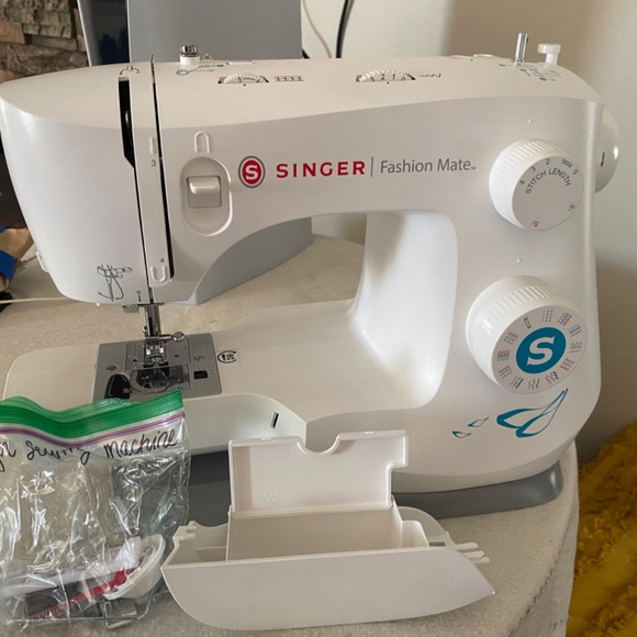 Sewing machine - Picture 4 of 4